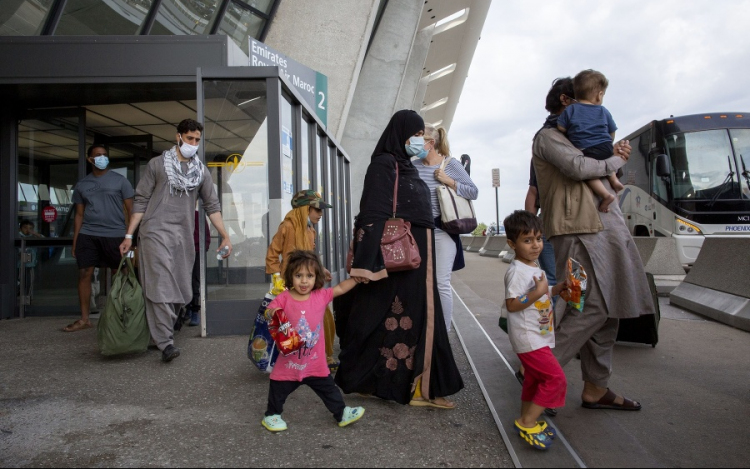 Hallani sem akar az afgán menekültek elosztásáról szóló kvótáról a német belügyminiszter