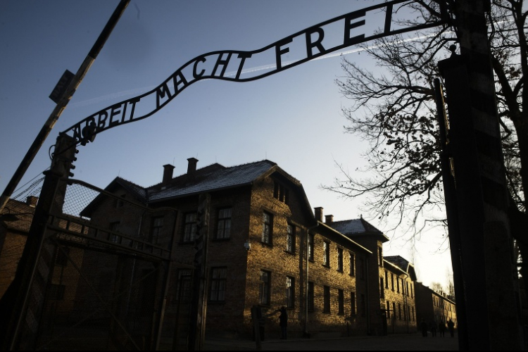 Gusztustalan vicc miatt került bajba egy holland turista Auschwitzban