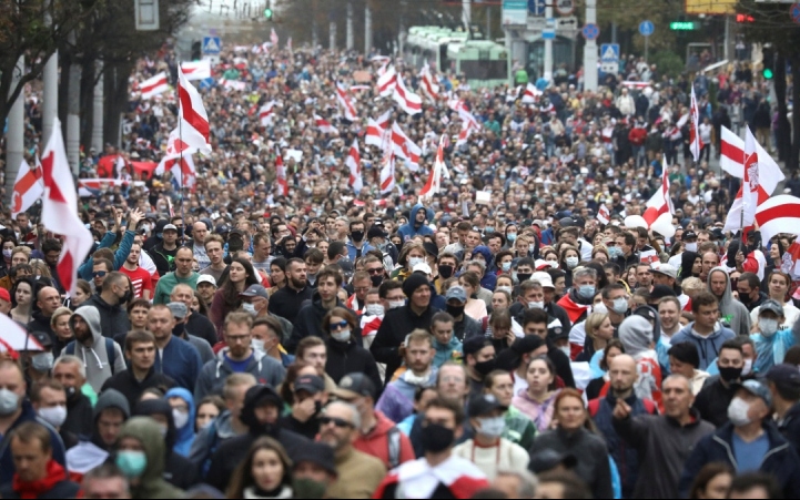 Vízágyút vetettek be a minszki tüntetésen 