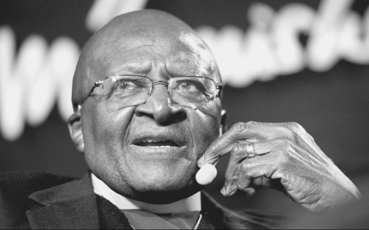 Elhunyt Desmond Tutu