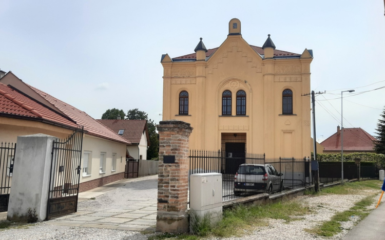 Somorja: Emléktáblát helyeznek el az egykori zsinagóga falán