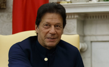 Leváltották székéből a pakisztáni kormányfőt