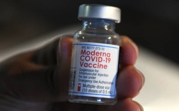 Felgyorsítják a Moderna koronavírus-vakcinájának gyártását 