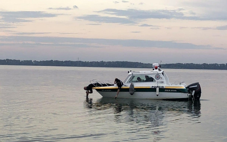   Felborult egy csónak, két 20 éves megfulladt 