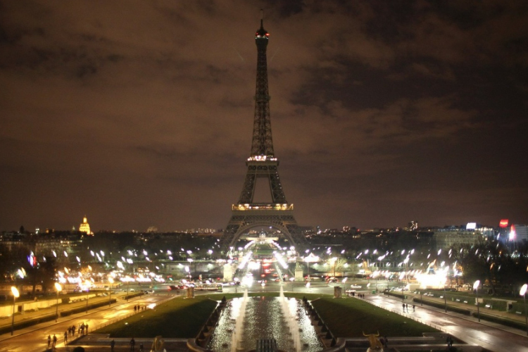 Kilenc hónap után újra megnyitották az Eiffel-tornyot