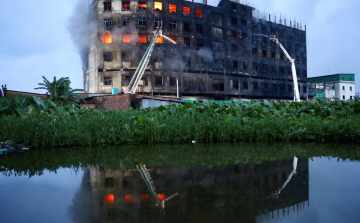 Tragédia Bangladesben: legalább ötvenketten meghaltak a tűzvészben, a sérültek az ablakokon ugráltak ki