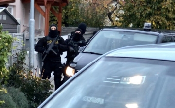 SaS: A volt rendőrtisztek őrizetbe vétele után fordítsuk figyelmünket Ficora és Kaliňákra