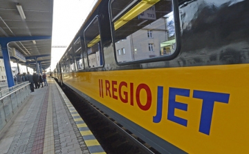Újra közlekednek a vonatok Pozsony és Komárom között, az utasok számoljanak 30 perces késéssel 