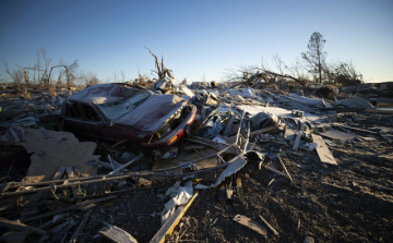 Apokalipszisbe illő képek: 40 tornádó pusztított el egész városokat az Egyesült Államok déli részén