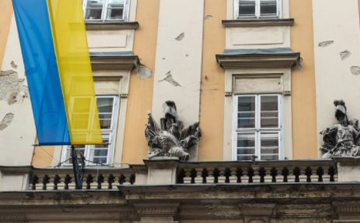 Budapest: Ukrán zászló lobog a Városházán